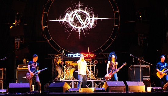8.400 khán giả Huế cùng Rockstorm7 thắp lên “Hào khí Đông A” ảnh 4